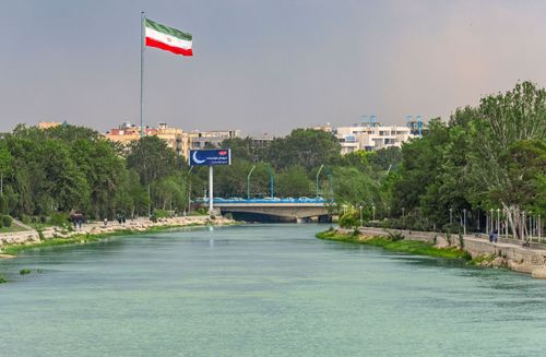 Iran unter Beschuss: Angriff auf militärische Ziele
