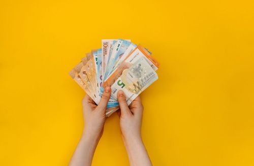 Weniger Eltern beziehen Elterngeld