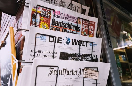 Der Fall der Papierkönige – Warum Zeitungen ihre Krone verloren haben