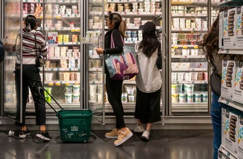 Verbraucher sparen weiter trotz besserer Einkommen