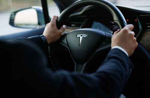 Millionenstrafe gegen Tesla nach tödlichem Unfall