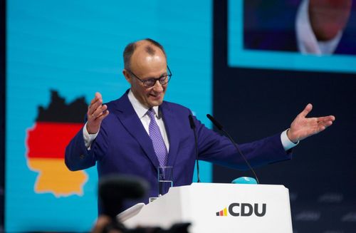 Merz stellt sich der Sommer-Pressekonferenz