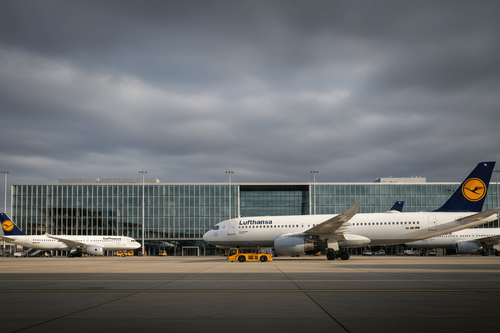 Lufthansa-Streik: Piloten und Kabine legen Flugbetrieb lahm