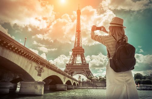 Wachstum in der Eurozone durch Tourismus angekurbelt – Inflation erreicht neuen Höchststand