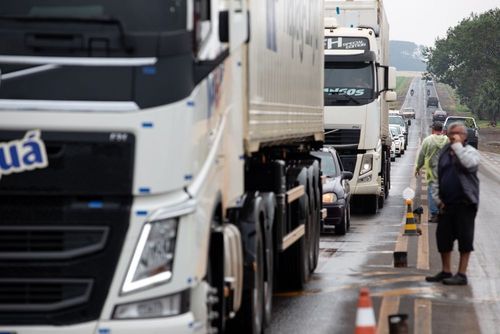 Brasiliens Lkw-Fahrer protestieren gegen hohe Kraftstoffpreise