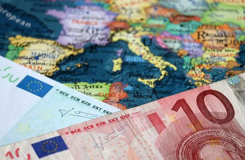 Rezessionsängste in der Eurozone nehmen zu, da die Wirtschaftstätigkeit erneut zurückgeht