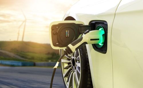 Elektrofahrzeuge könnten den weltweiten Bedarf an Raffineriekapazität bis 2050 halbieren