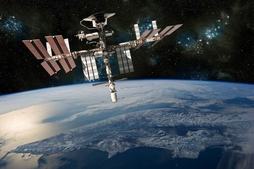 Raumstation muss Starlink-Satellit ausweichen