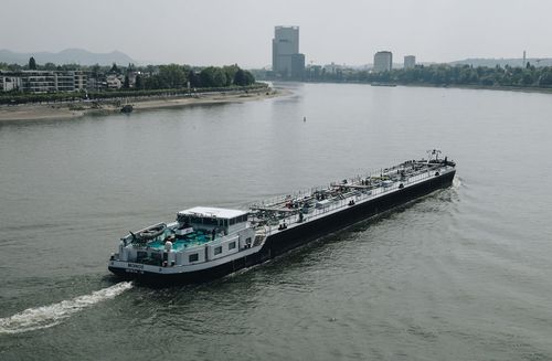 Hitzewelle in Deutschland: Rhein legt Handelsverkehr lahm