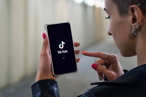 TikTok wird aufgefordert, Inhalte aus der Ukraine für die Untersuchung von Kriegsverbrechen zu sichern
