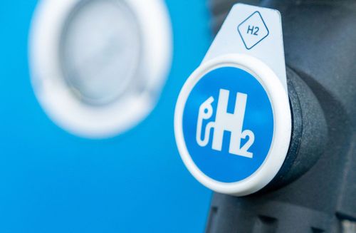 Wasserstoff-Lkw gegen Batterieantrieb: Wettlauf um emissionsfreie Schwergewichte