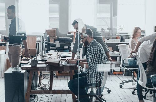 Mehr Chefs beordern Arbeitnehmer zurück ins Büro