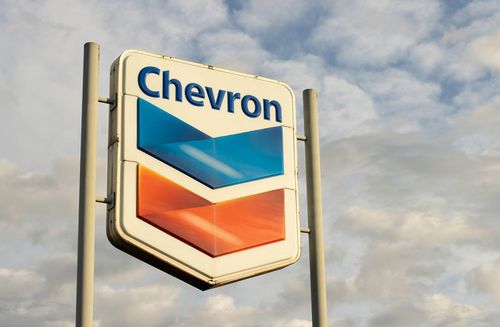 Chevron-Gewinn sinkt aufgrund fallender Öl- und Gaspreise