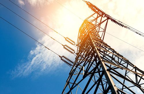 Grundversorger passen Tarife an, bleiben aber trotz sinkender Energiebörsenpreise hoch