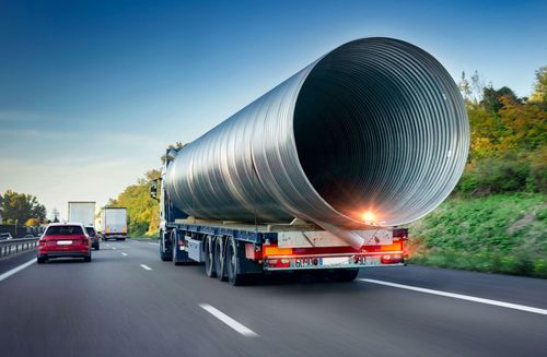 Schlechte Straßen bremsen Schwertransporte in Deutschland aus