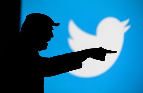 Meta stellt Donald Trumps Konten auf Facebook und Instagram wieder her