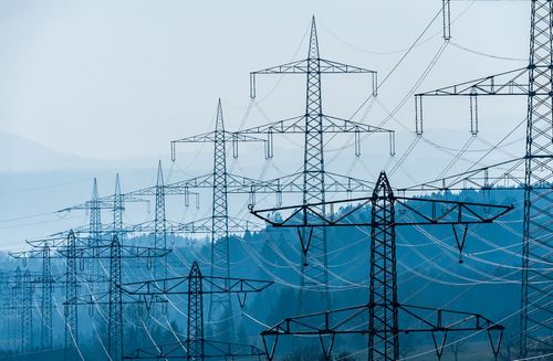 Stromnetzentgelte steigen 2024 trotz staatlicher Unterstützung