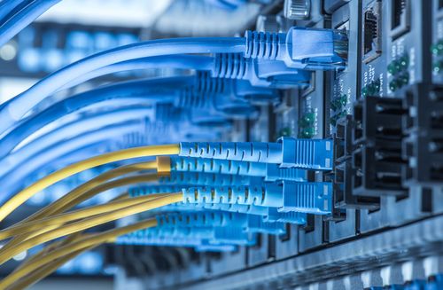 Internetkonzerne täuschen Verbraucher mit illegalen Tricks