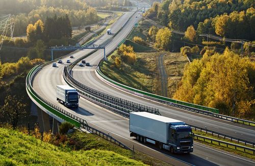 Deutsche Lkw-Maut steigt: Auswirkungen auf Verbraucher und Verkehrsinfrastruktur